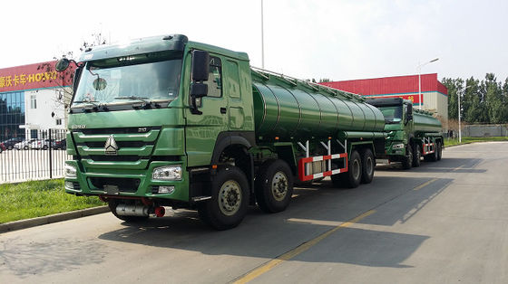 Camion-citerne à carburant diesel 25000L 8x4 Sinotruk Howo 371HP 12 roues