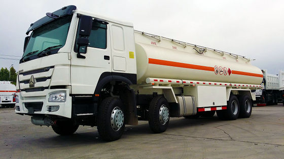 Camion-citerne Sinotruk Howo 8x4 28000L