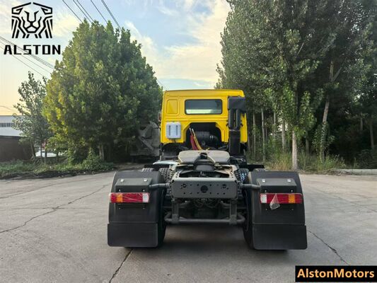 Un camion tracteur Sinotruk Howo 6x4 à vendre au Ghana.