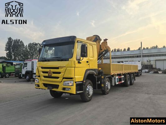 Camion grue HOWO 8x4 d'occasion avec XCMG 12 tonnes à vendre au Ghana (371 CV LHD)