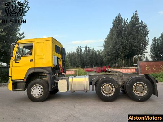Un camion tracteur Sinotruk Howo 6x4 à vendre au Ghana