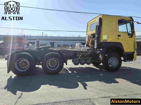 Un camion tracteur Sinotruk Howo 6x4 utilisé 375HP à vendre en Angola