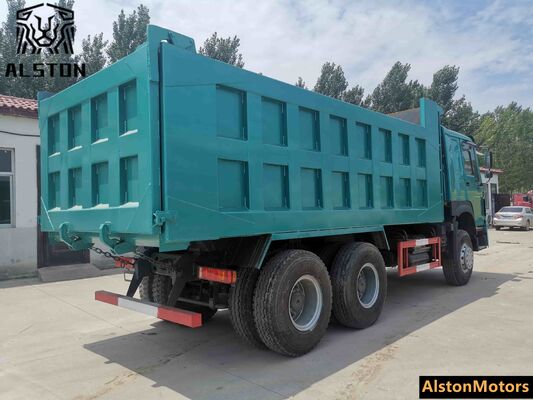 Un camion à ordures Sinotruk Howo 6x4 LHD à vendre à Djibouti