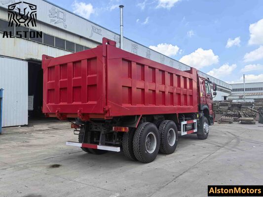 Une camionnette à ordures 6x4 à vendre. 371 ch.