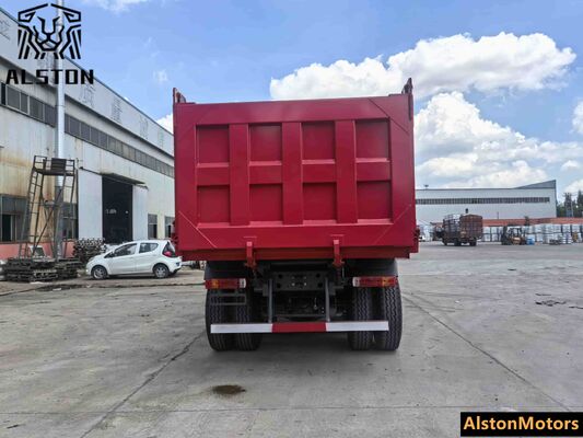 Une camionnette à ordures 6x4 à vendre. 371 ch.