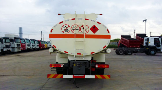 Camion-citerne Sinotruk Howo 8x4 28000L