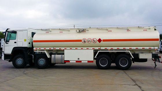 Camion-citerne Sinotruk Howo 8x4 28000L