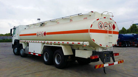 Camion-citerne Sinotruk Howo 8x4 28000L