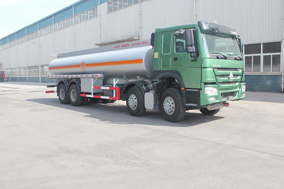 Camion-citerne à carburant diesel 25000L 8x4 Sinotruk Howo 371HP 12 roues